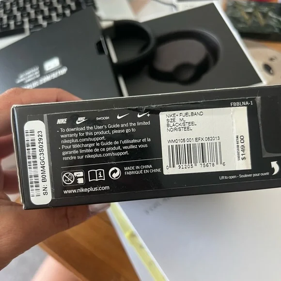 SOLD Nike+ Fuelband Black ML mens womens - Picture 4 of 6